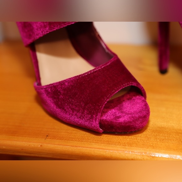 Shoe Dazzle Tatia Stiletto Heeled Sandal in Magenta | Size 9 - Picture 5 of 10